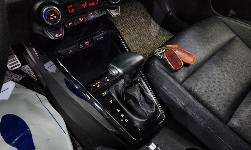 Kia Stonic Diesel 1.6 Prestige * НАЙ-ДОБРА ЦЕНА В БЪЛГАРИЯ* , снимка 9 - Автомобили и джипове - 52112579