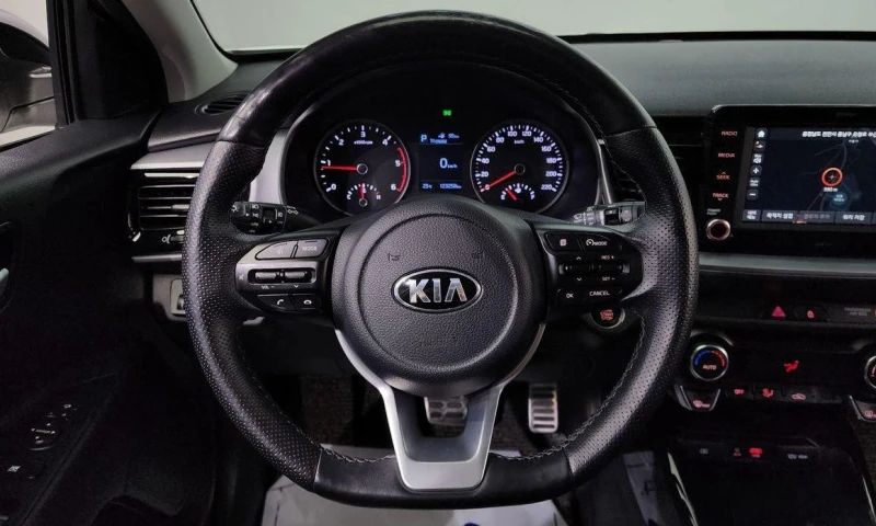 Kia Stonic Diesel 1.6 Prestige * НАЙ-ДОБРА ЦЕНА В БЪЛГАРИЯ* , снимка 15 - Автомобили и джипове - 52112579