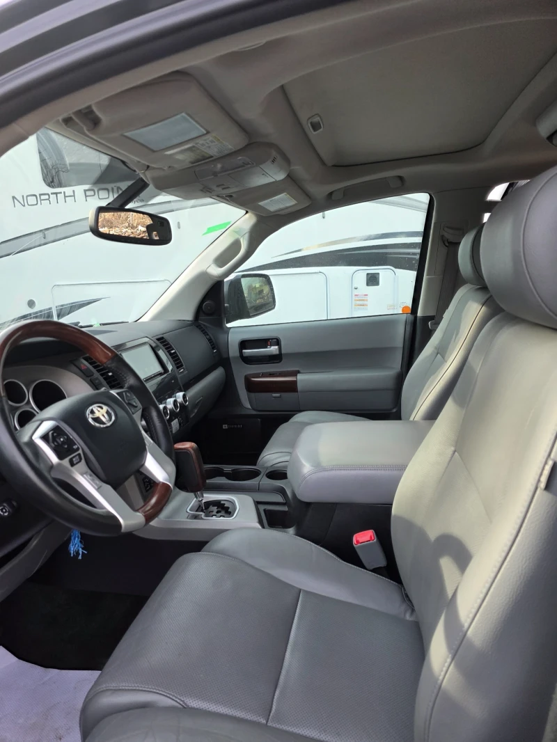Toyota Sequoia, снимка 12 - Автомобили и джипове - 52644373