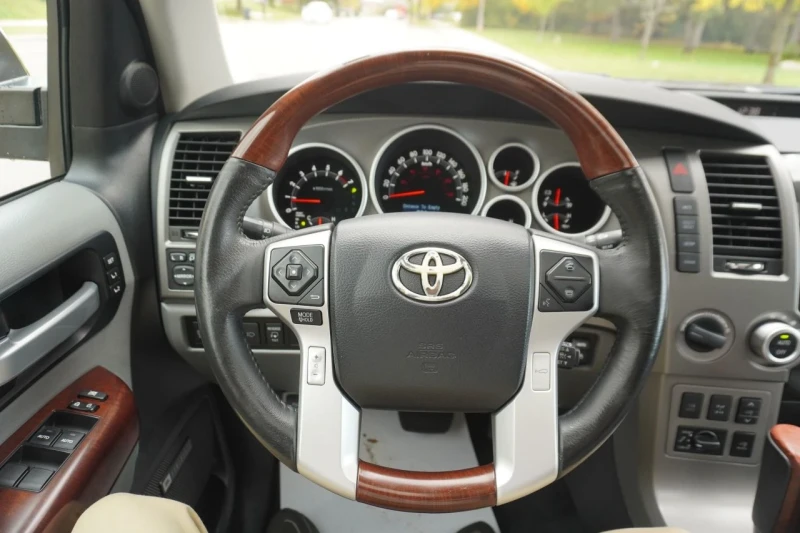 Toyota Sequoia, снимка 16 - Автомобили и джипове - 52644373