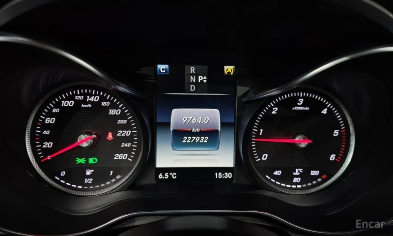 Mercedes-Benz GLC 220, снимка 8 - Автомобили и джипове - 53226393