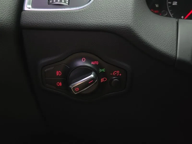 Audi Q5 2.0 TDI Quattro - САМО 30% АВАНС, снимка 17 - Автомобили и джипове - 56007921