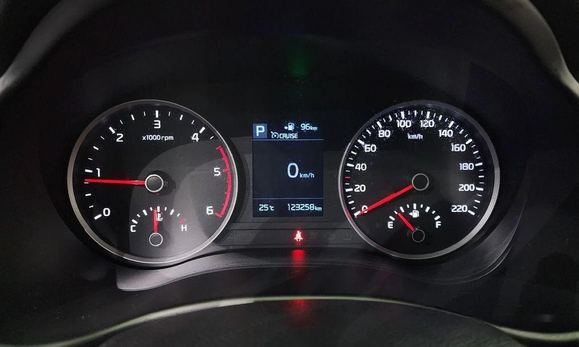 Kia Stonic Diesel 1.6 Prestige * НАЙ-ДОБРА ЦЕНА В БЪЛГАРИЯ*  - изображение 8