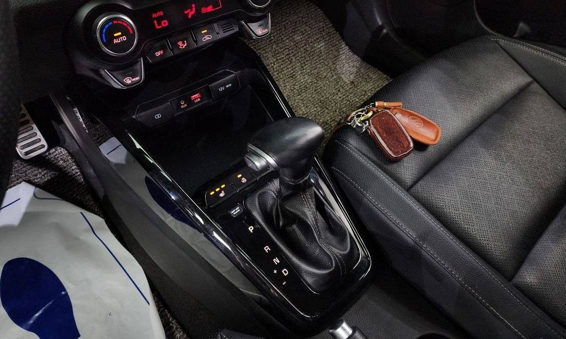 Kia Stonic Diesel 1.6 Prestige * НАЙ-ДОБРА ЦЕНА В БЪЛГАРИЯ*  - изображение 9