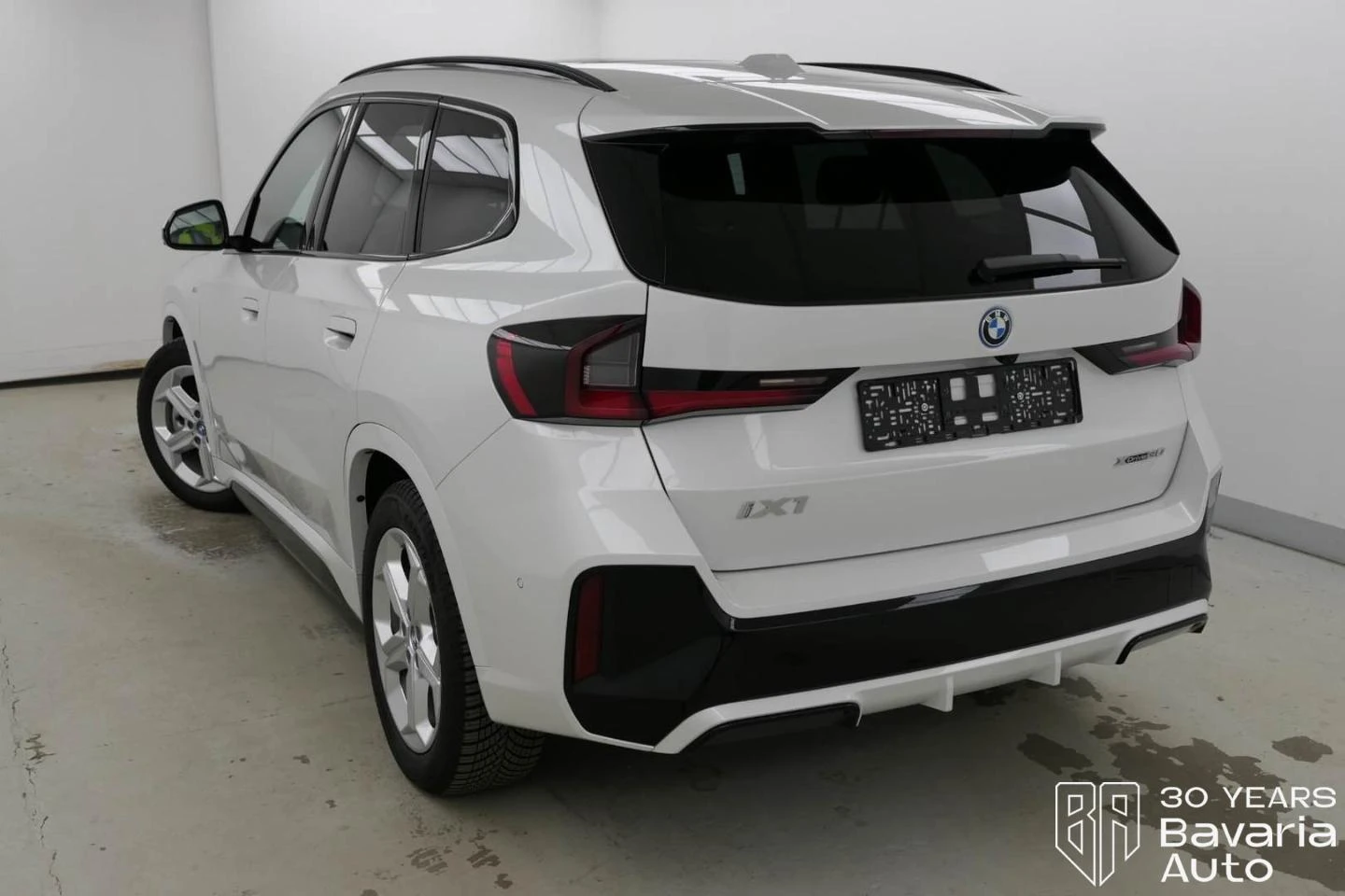 BMW iX1 30 xDrive M Sport Paket - изображение 2