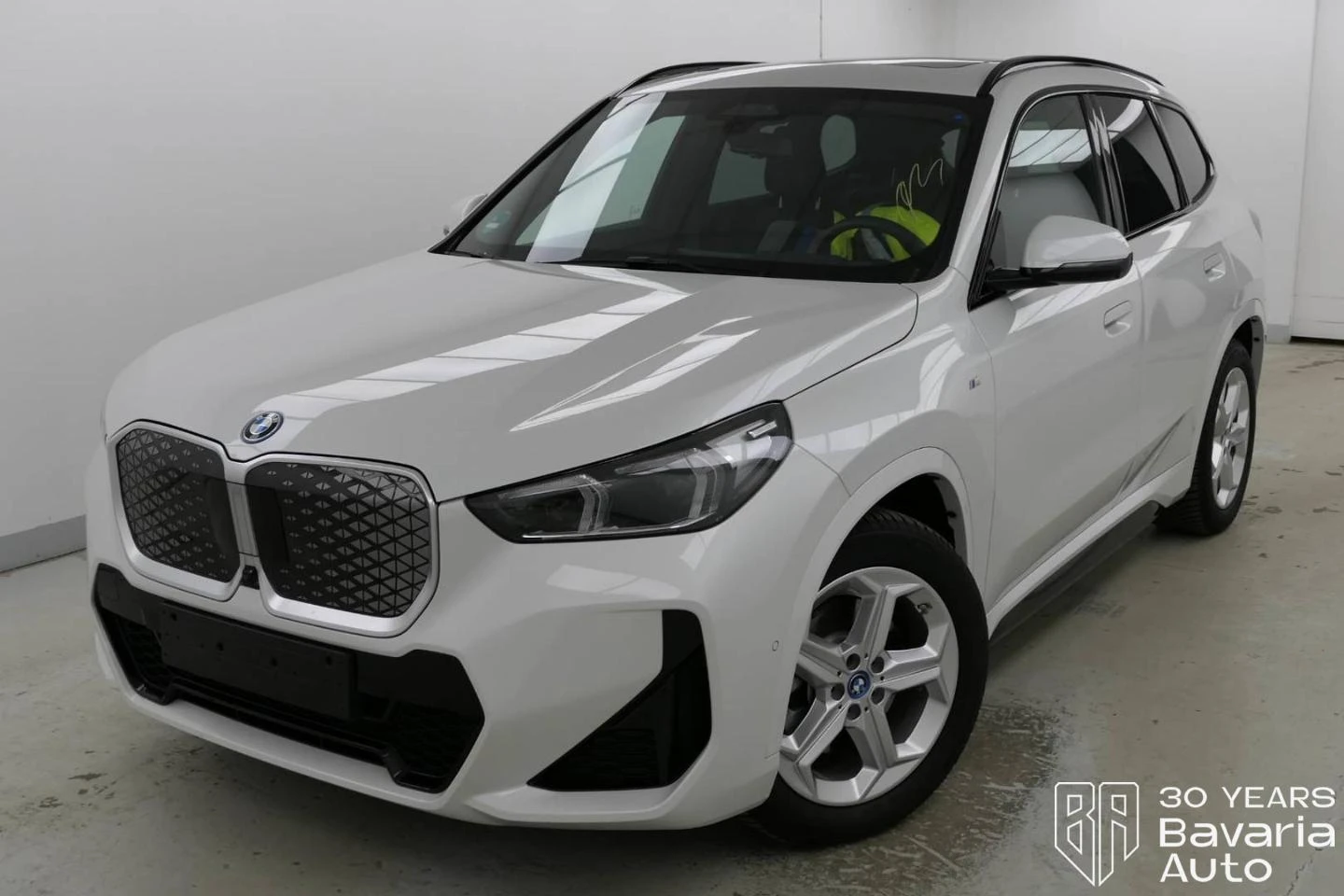 BMW iX1 30 xDrive M Sport Paket | Mobile.bg   1