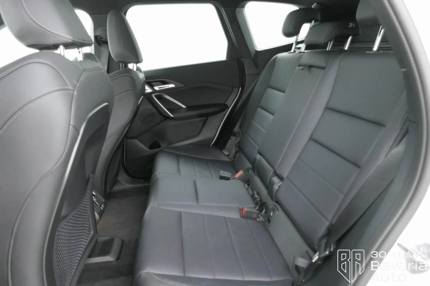 BMW iX1 30 xDrive M Sport Paket - изображение 8