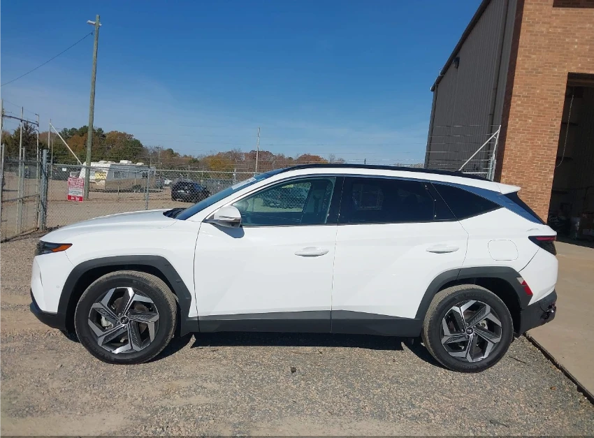 Hyundai Tucson 4WD* ОБДУХВАНЕ* ПОДГРЕВ* М.ТОЧКА* 360 - изображение 4