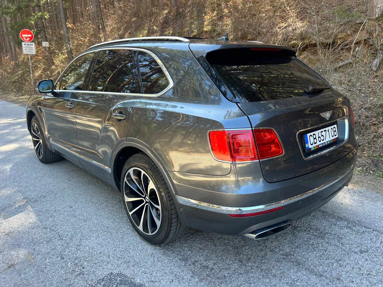 Bentley Bentayga W12* ФУЛ ЕКСТРИ* ВНОС ГЕРМАНИЯ* ЛИЗИНГ* БАРТЕР* TV, снимка 5 - Автомобили и джипове - 54138341