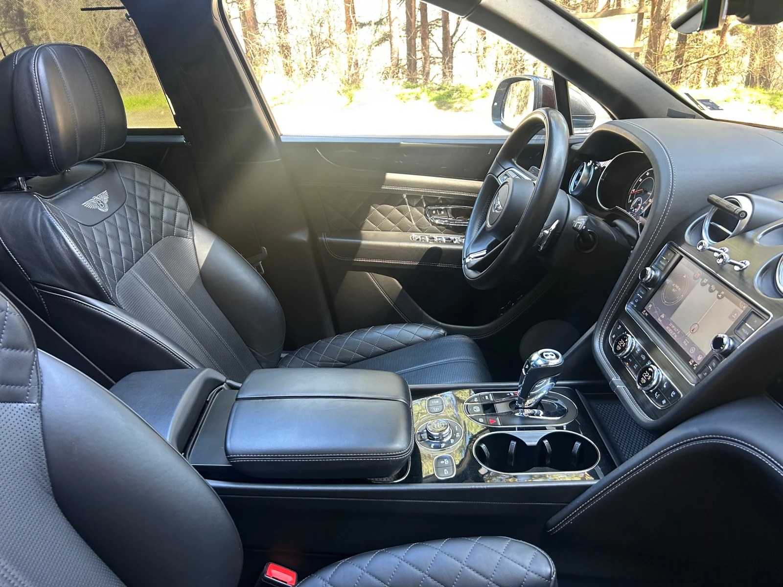 Bentley Bentayga W12* ФУЛ ЕКСТРИ* ВНОС ГЕРМАНИЯ* ЛИЗИНГ* БАРТЕР* TV, снимка 15 - Автомобили и джипове - 54138341