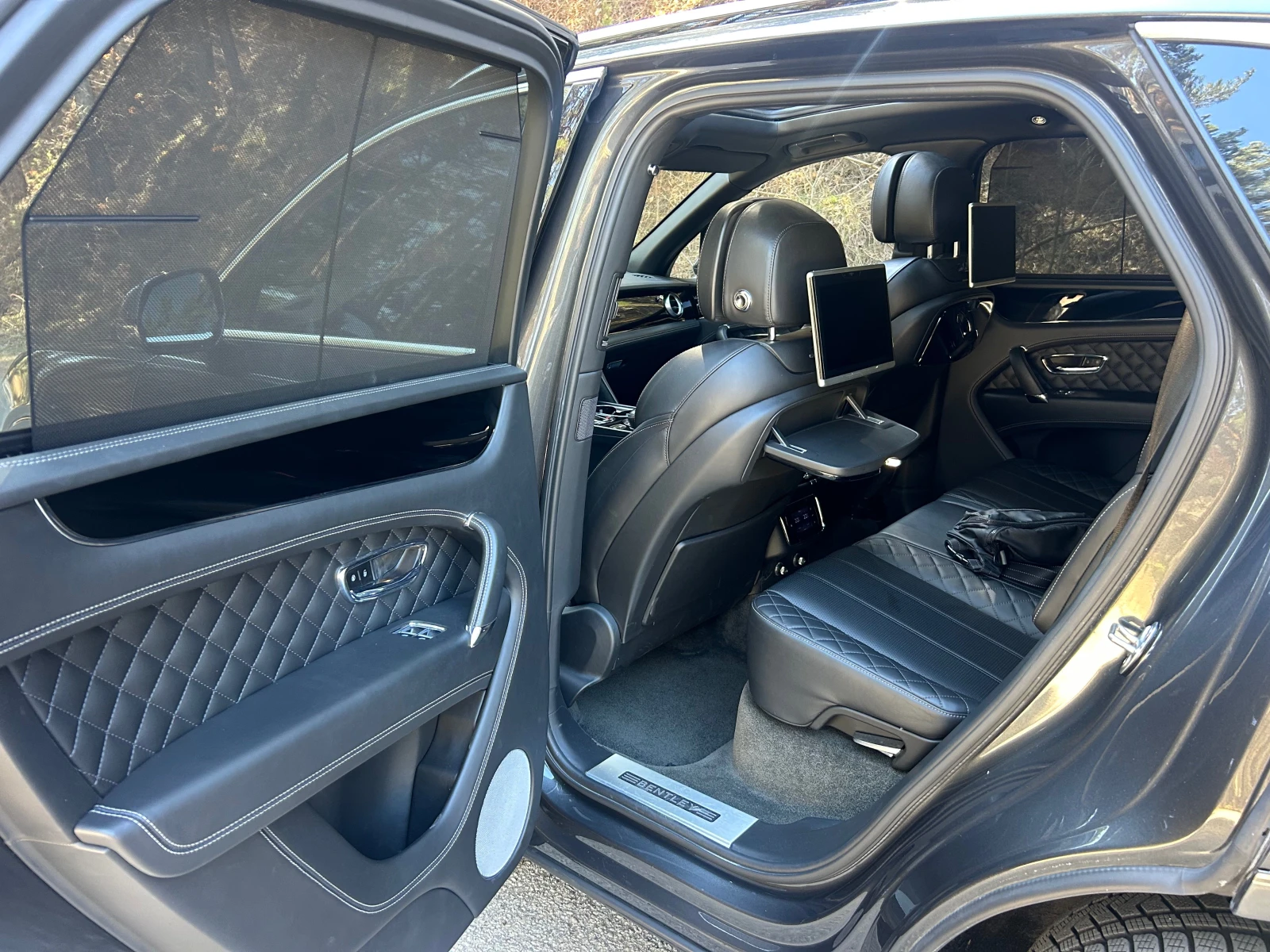 Bentley Bentayga W12* ФУЛ ЕКСТРИ* ВНОС ГЕРМАНИЯ* ЛИЗИНГ* БАРТЕР* TV, снимка 11 - Автомобили и джипове - 54138341