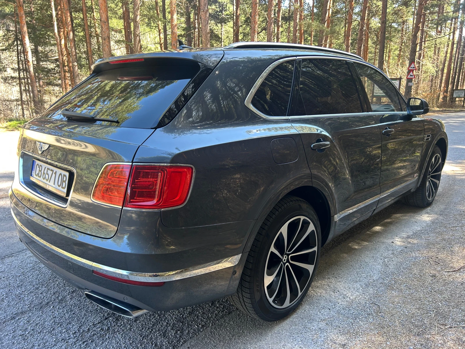 Bentley Bentayga W12* ФУЛ ЕКСТРИ* ВНОС ГЕРМАНИЯ* ЛИЗИНГ* БАРТЕР* TV, снимка 4 - Автомобили и джипове - 54138341