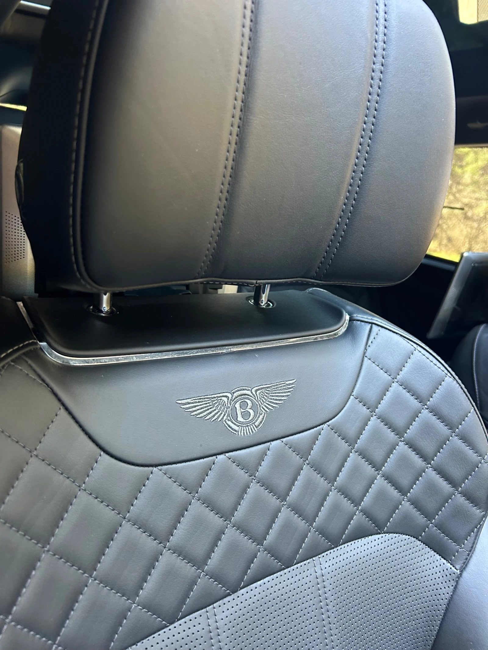 Bentley Bentayga W12* ФУЛ ЕКСТРИ* ВНОС ГЕРМАНИЯ* ЛИЗИНГ* БАРТЕР* TV, снимка 12 - Автомобили и джипове - 54138341