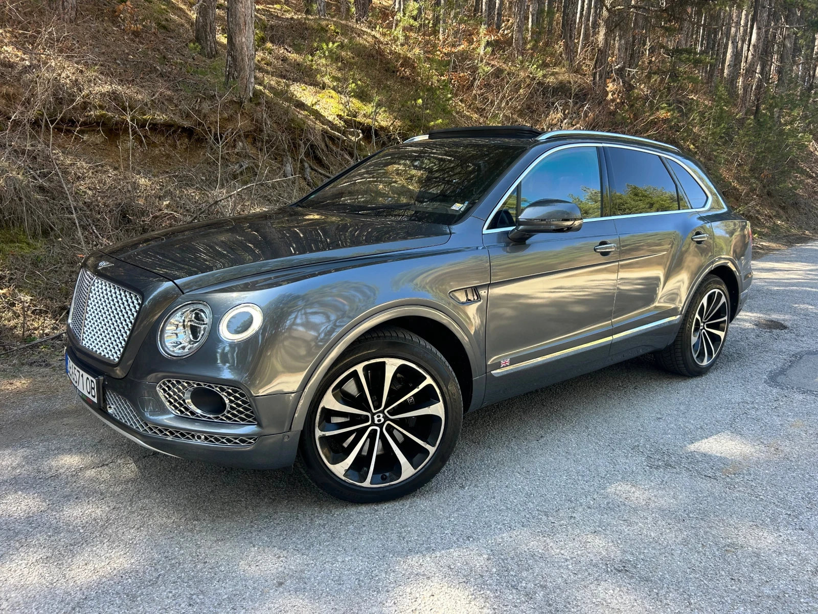 Bentley Bentayga W12* ФУЛ ЕКСТРИ* ВНОС ГЕРМАНИЯ* ЛИЗИНГ* БАРТЕР* TV, снимка 2 - Автомобили и джипове - 54138341