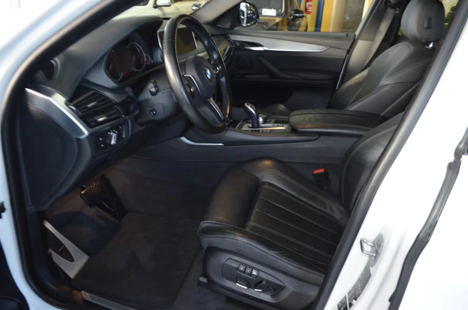 BMW X6 xDRIVE/313HP/40d/M-PACK/HUD/CAM/NAVI/LED/305z, снимка 9 - Автомобили и джипове - 54219714