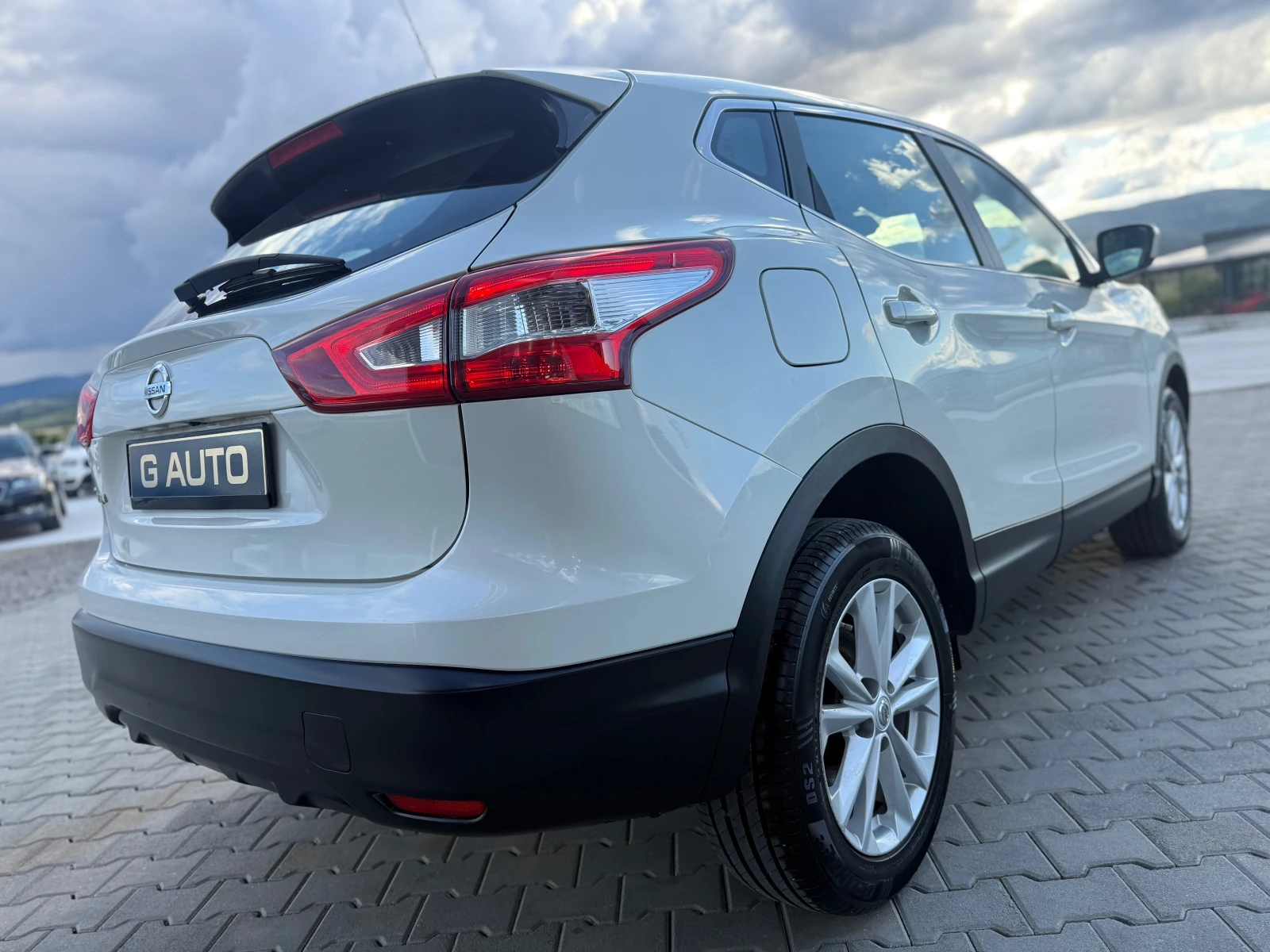 Nissan Qashqai 1.6dci Avtomat Собствен лизинг !!!, снимка 5 - Автомобили и джипове - 54801273