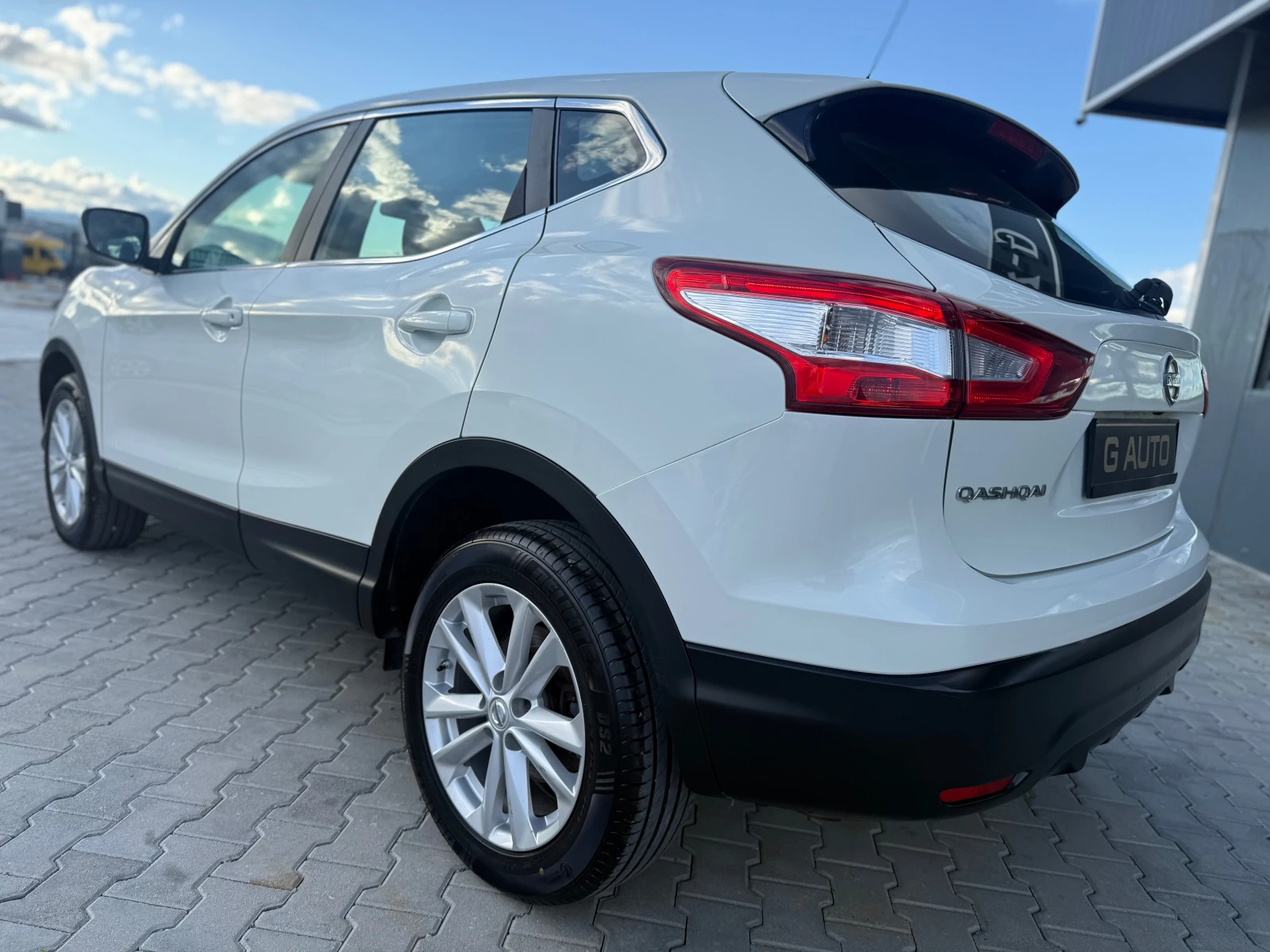 Nissan Qashqai 1.6dci Avtomat Собствен лизинг !!!, снимка 7 - Автомобили и джипове - 54801273