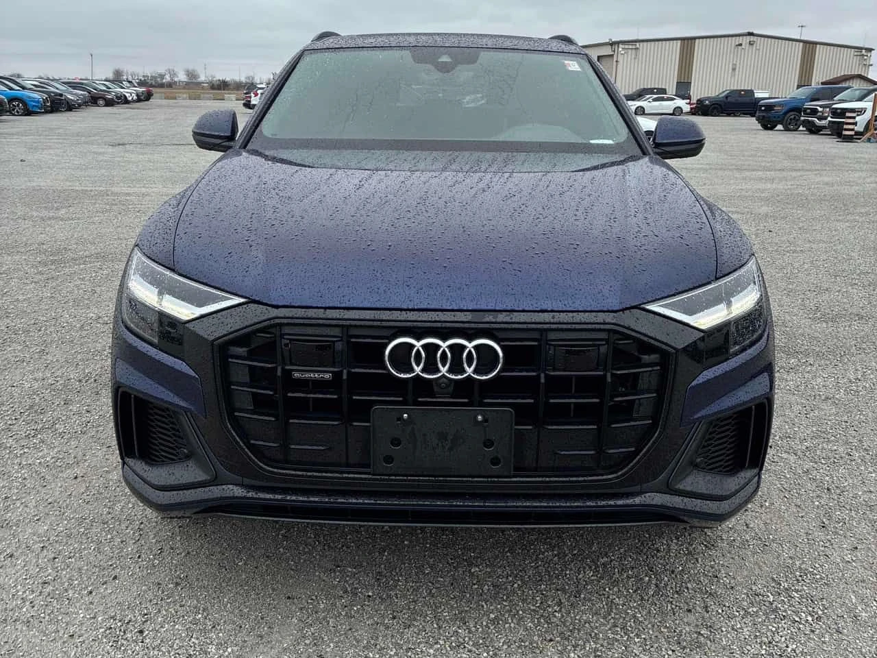 Audi Q8 * PROGRESSIV * АВТОКРЕДИТ БЕЗ ПЪРВОНАЧАЛНА ВНОСКА, снимка 2 - Автомобили и джипове - 54967861
