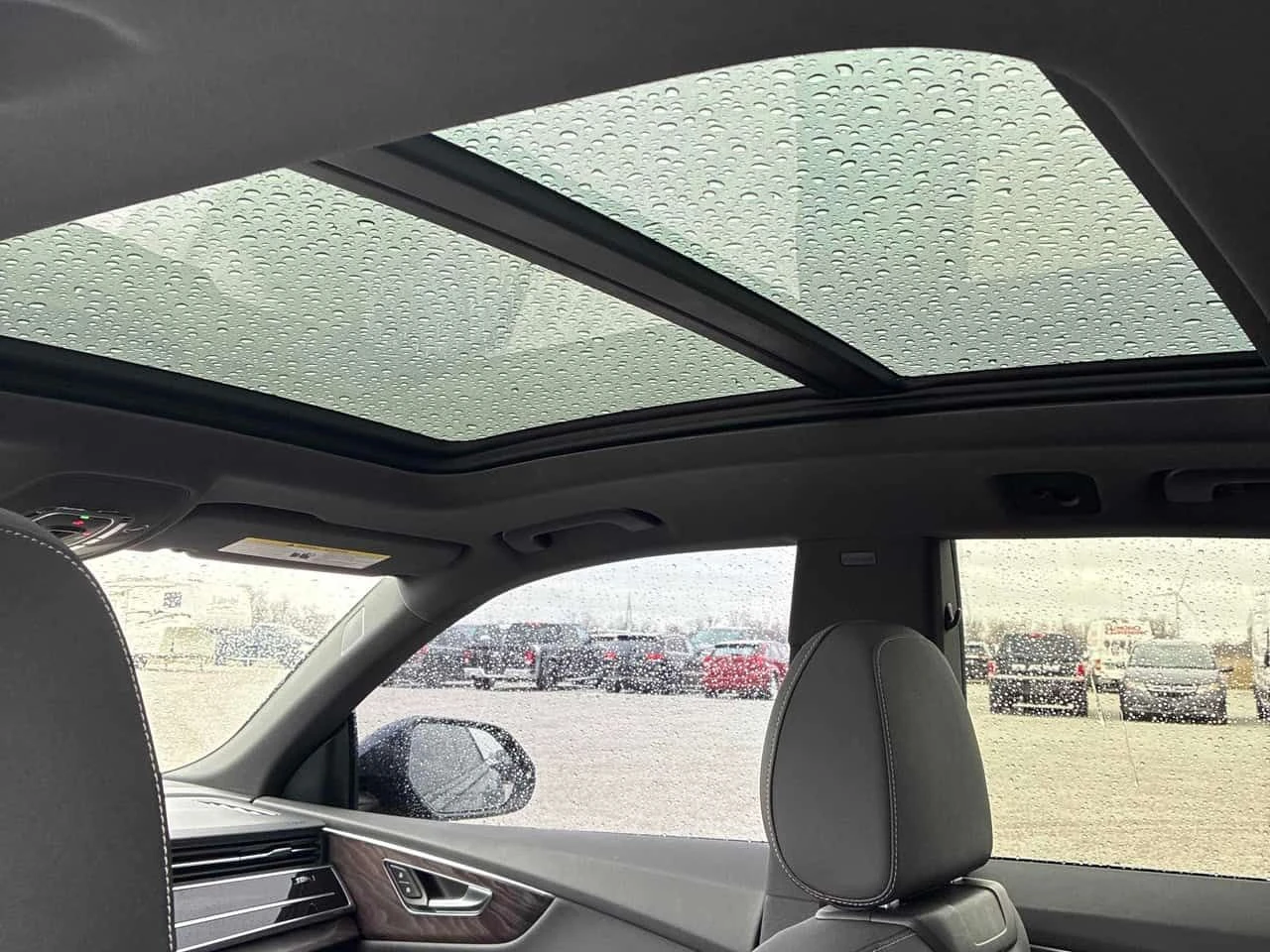 Audi Q8 * PROGRESSIV * АВТОКРЕДИТ БЕЗ ПЪРВОНАЧАЛНА ВНОСКА, снимка 11 - Автомобили и джипове - 54967861
