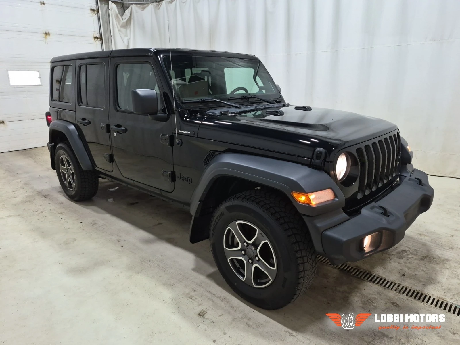 Jeep Wrangler, снимка 2 - Автомобили и джипове - 55955723