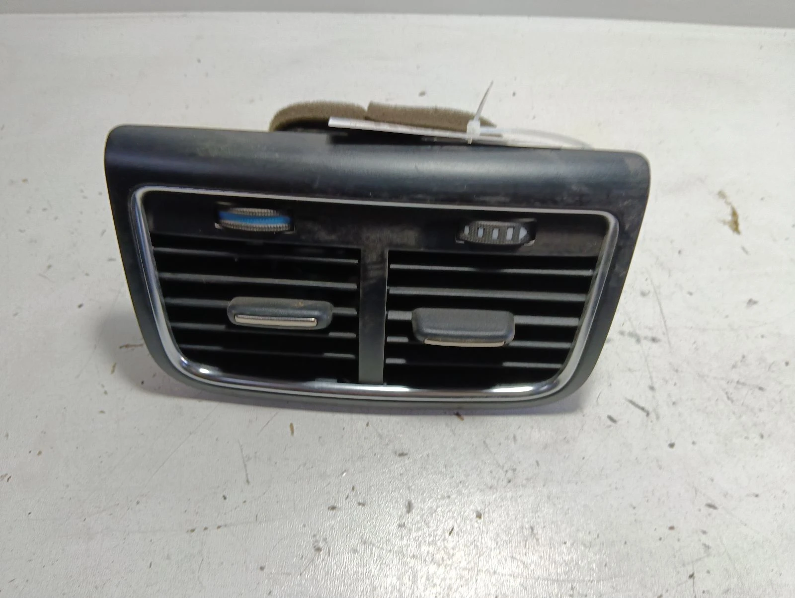 духалка задна Ауди А4 2,0TDI 8K0819203