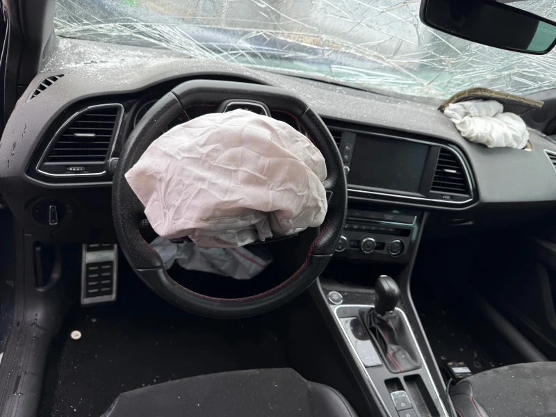 Seat Leon 1.5 tgi, снимка 8 - Автомобили и джипове - 52654065