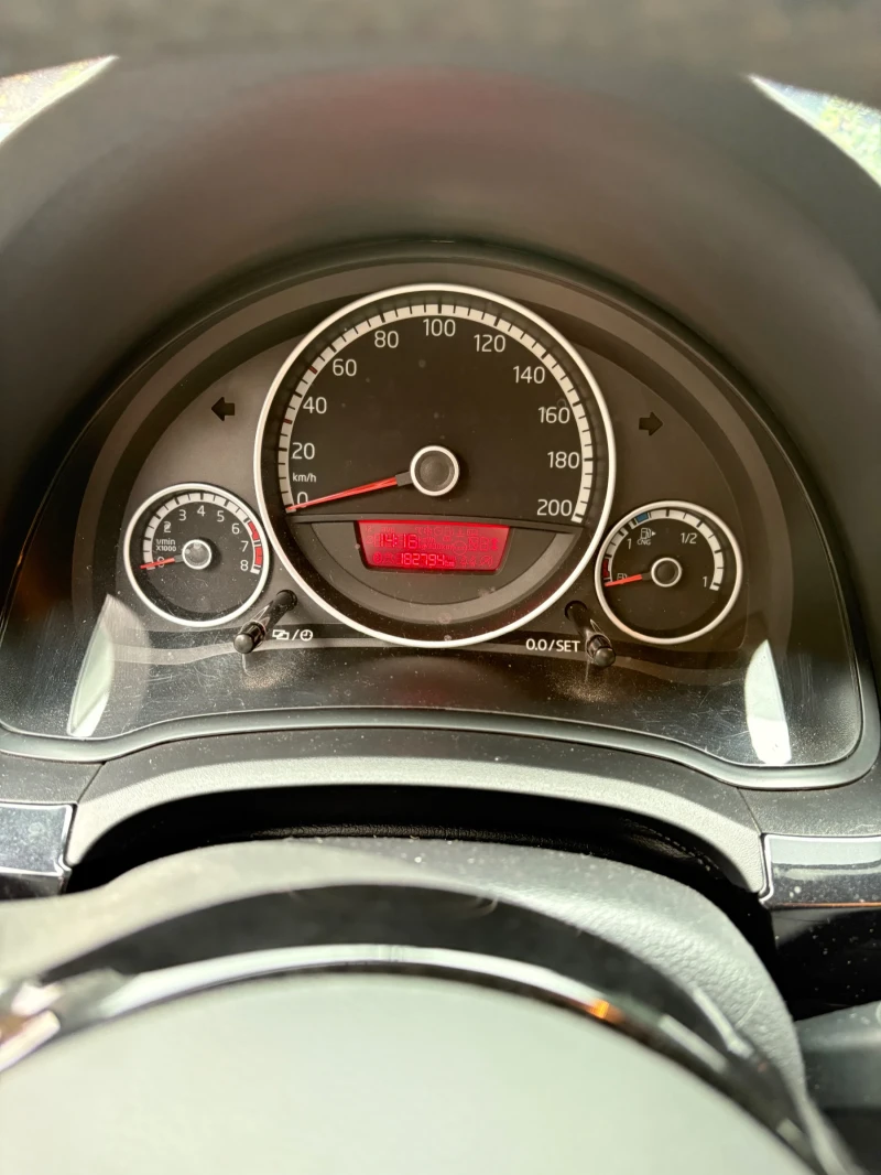 VW Up EcoUp! CNG, снимка 17 - Автомобили и джипове - 52673543