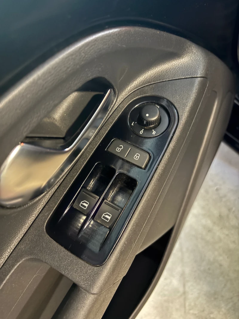 VW Up EcoUp! CNG, снимка 10 - Автомобили и джипове - 52673543