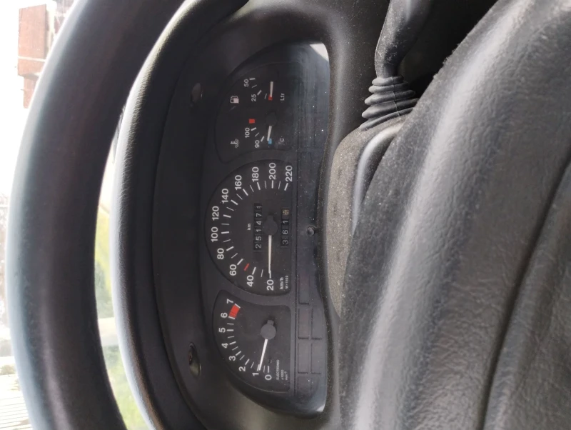 Opel Astra 1, 6 klima, снимка 7 - Автомобили и джипове - 53120330