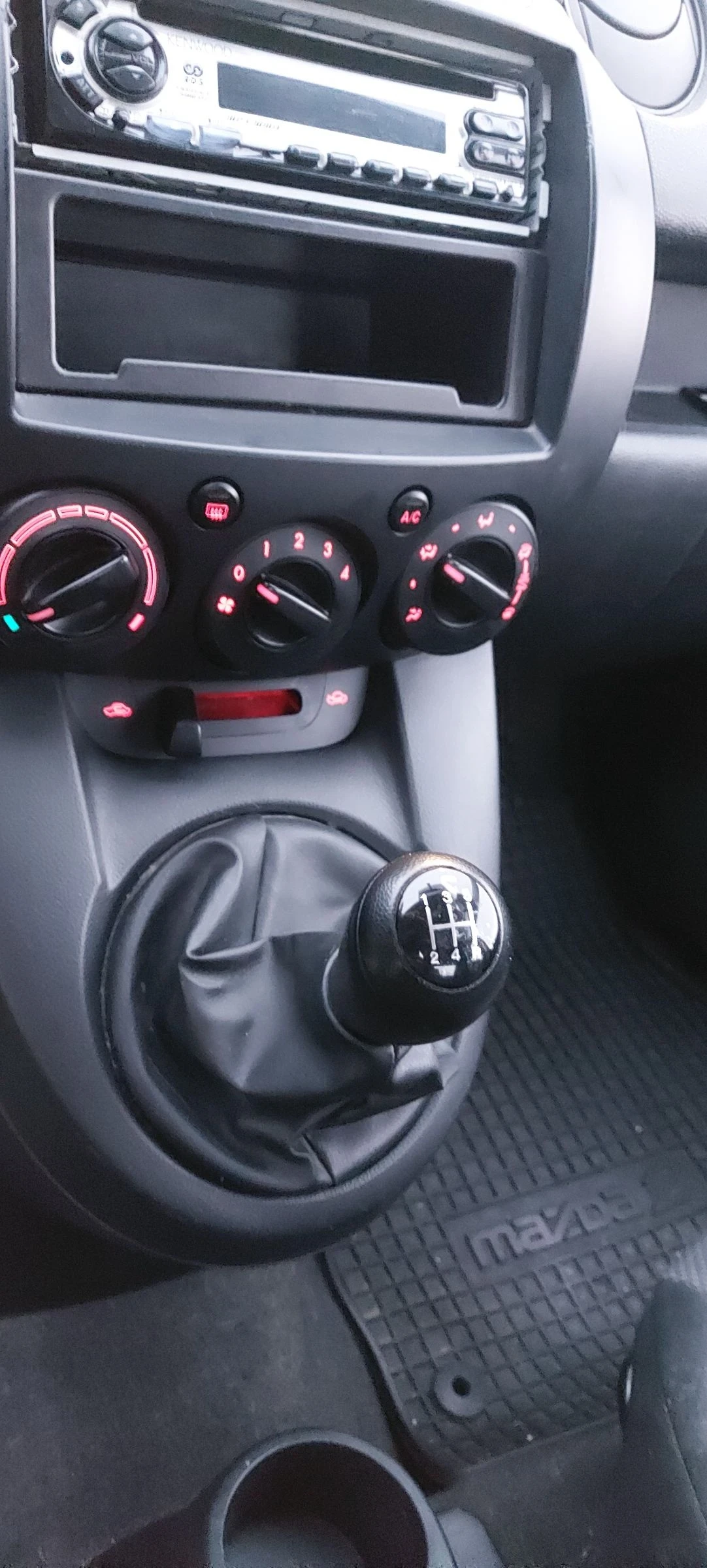Mazda 2 1.3i - изображение 7