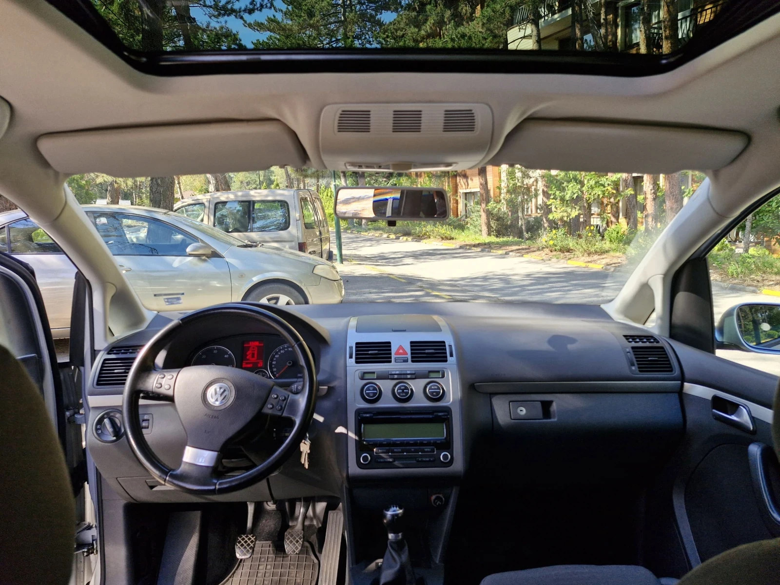 VW Touran 2.0TDI 140 BMM  - изображение 7