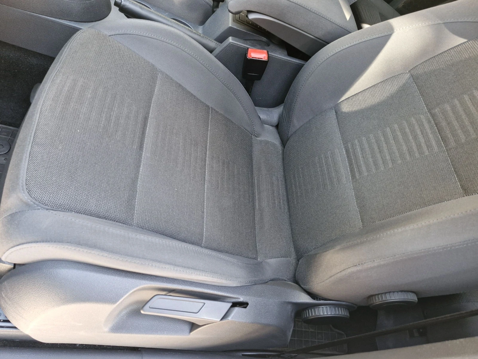 VW Touran 2.0TDI 140 BMM  - изображение 9