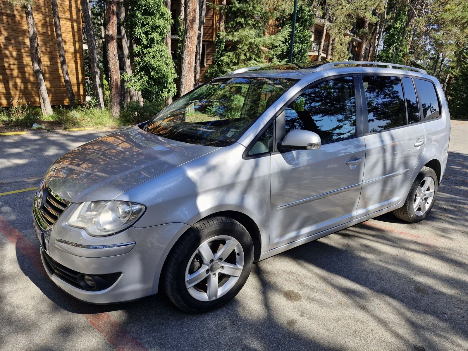 VW Touran 2.0TDI 140 BMM  - изображение 5
