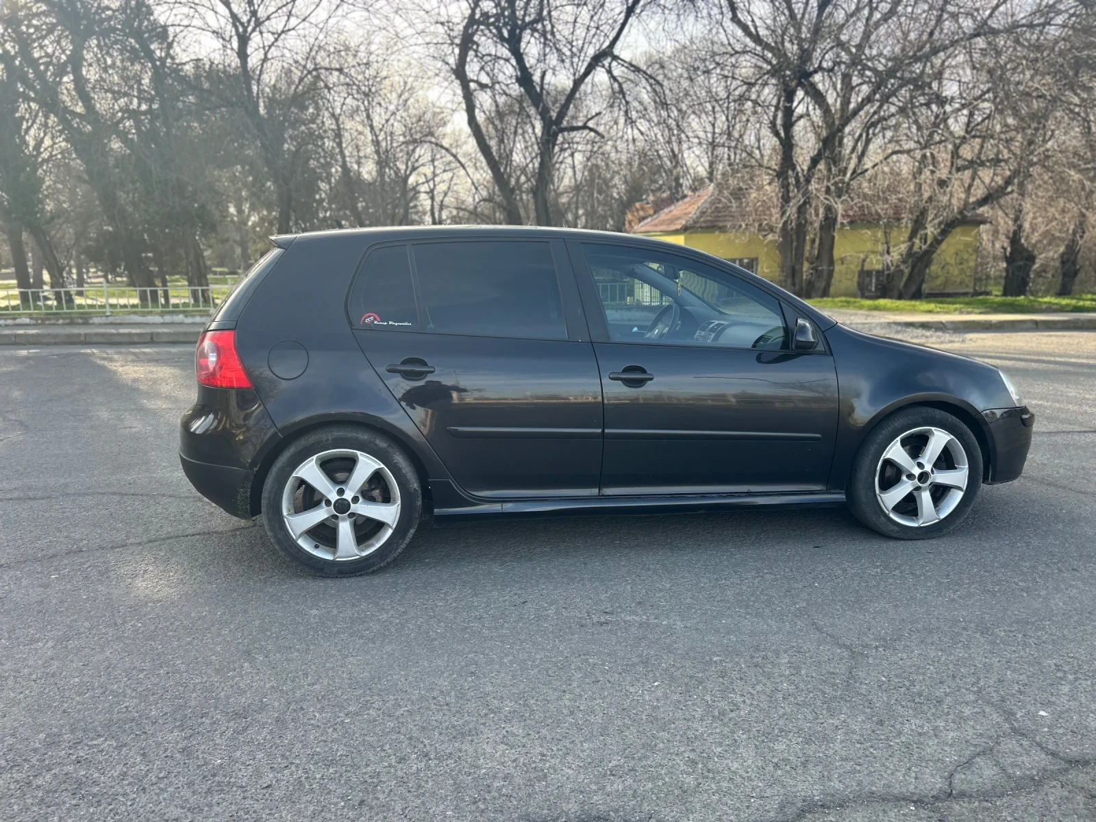 VW Golf 1.9 tdi, снимка 5 - Автомобили и джипове - 53801562
