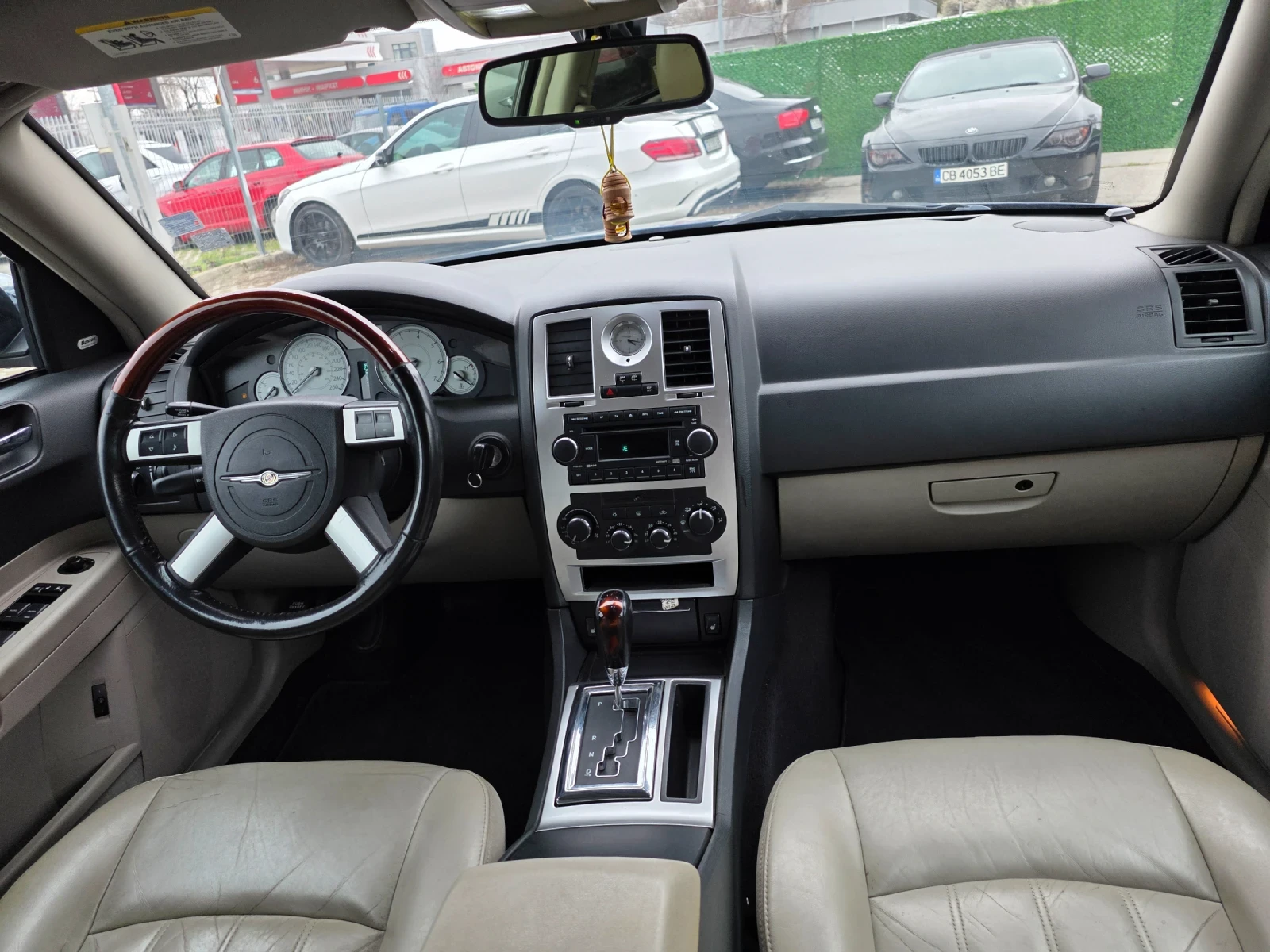 Chrysler 300c 3.0CRD, снимка 12 - Автомобили и джипове - 54031693