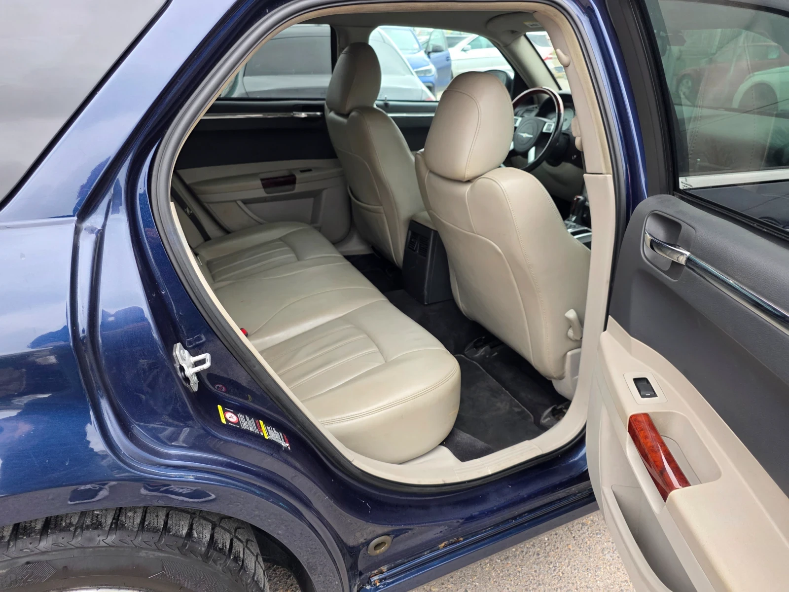 Chrysler 300c 3.0CRD, снимка 11 - Автомобили и джипове - 54031693