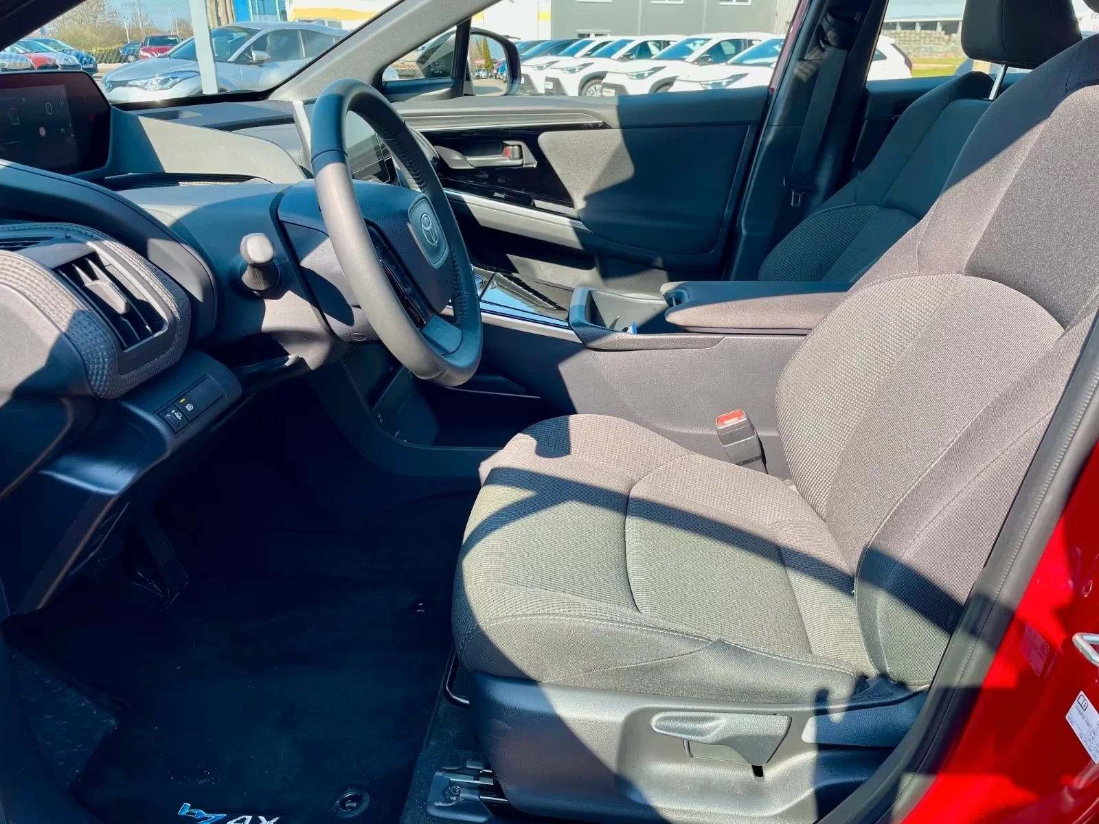 Toyota bZ4X Facelift Comfort pack Full Warranty  , снимка 10 - Автомобили и джипове - 54650592