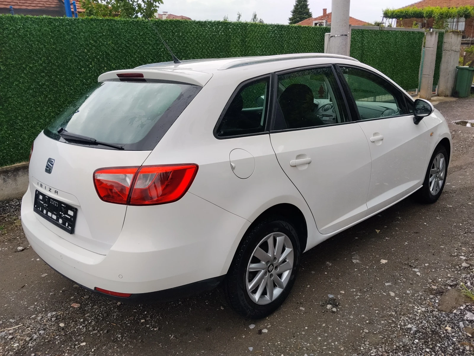 Seat Ibiza, снимка 2 - Автомобили и джипове - 55631503