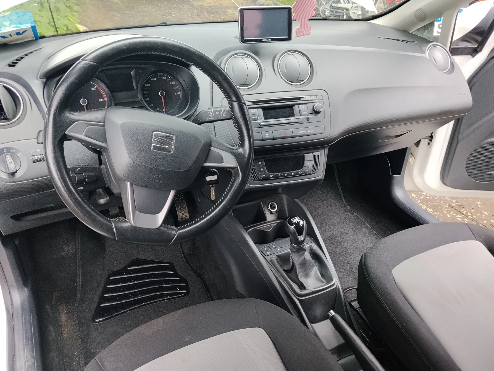 Seat Ibiza, снимка 6 - Автомобили и джипове - 55631503