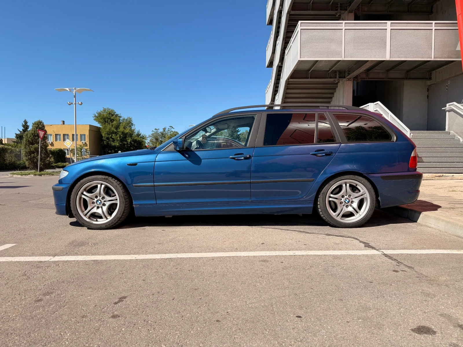 BMW 330 330i Touring | M пакет | M волан | Xenon | задно, снимка 5 - Автомобили и джипове - 55961399