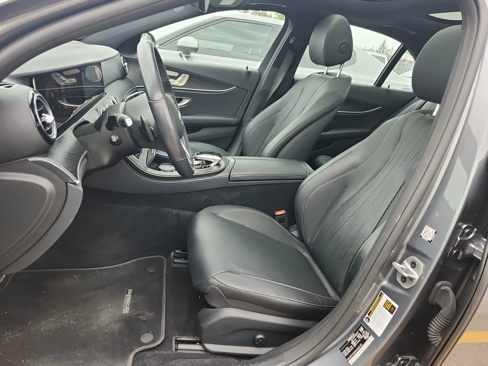 Mercedes-Benz E 300 4MATIC, снимка 5 - Автомобили и джипове - 56074868