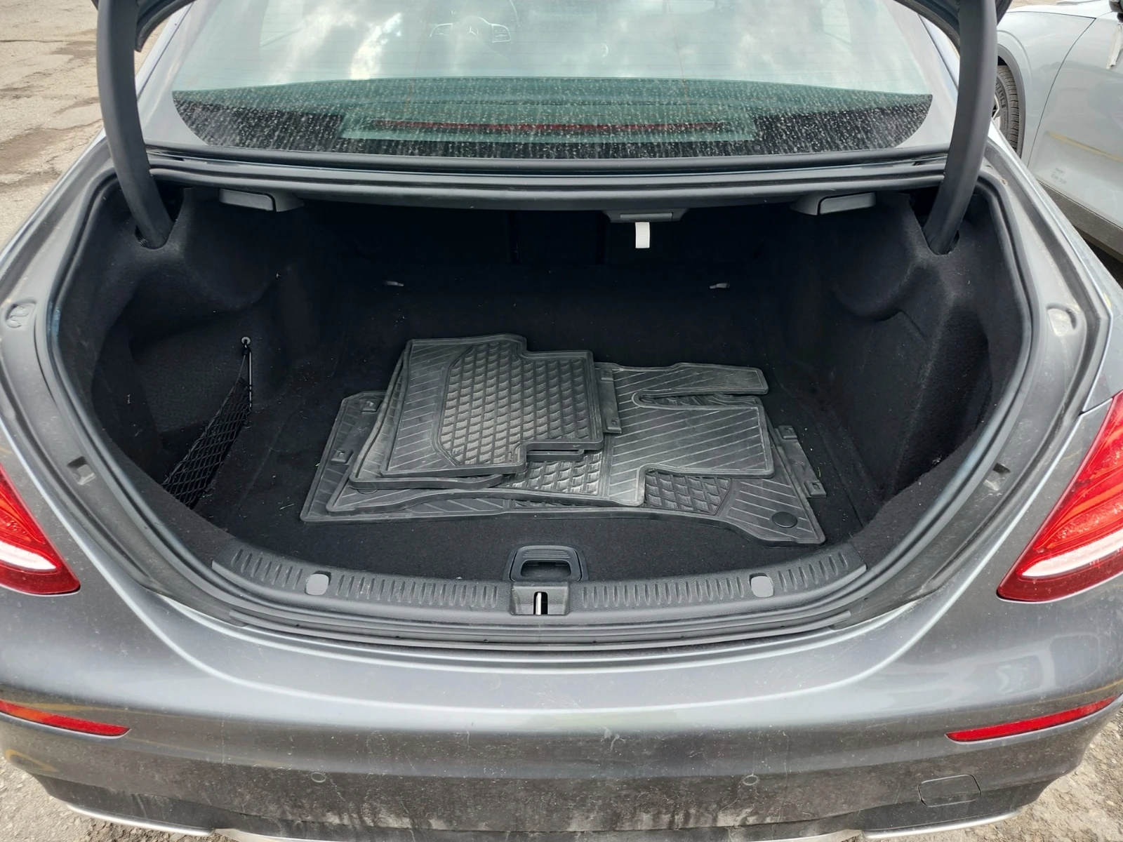 Mercedes-Benz E 300 4MATIC, снимка 10 - Автомобили и джипове - 56074868