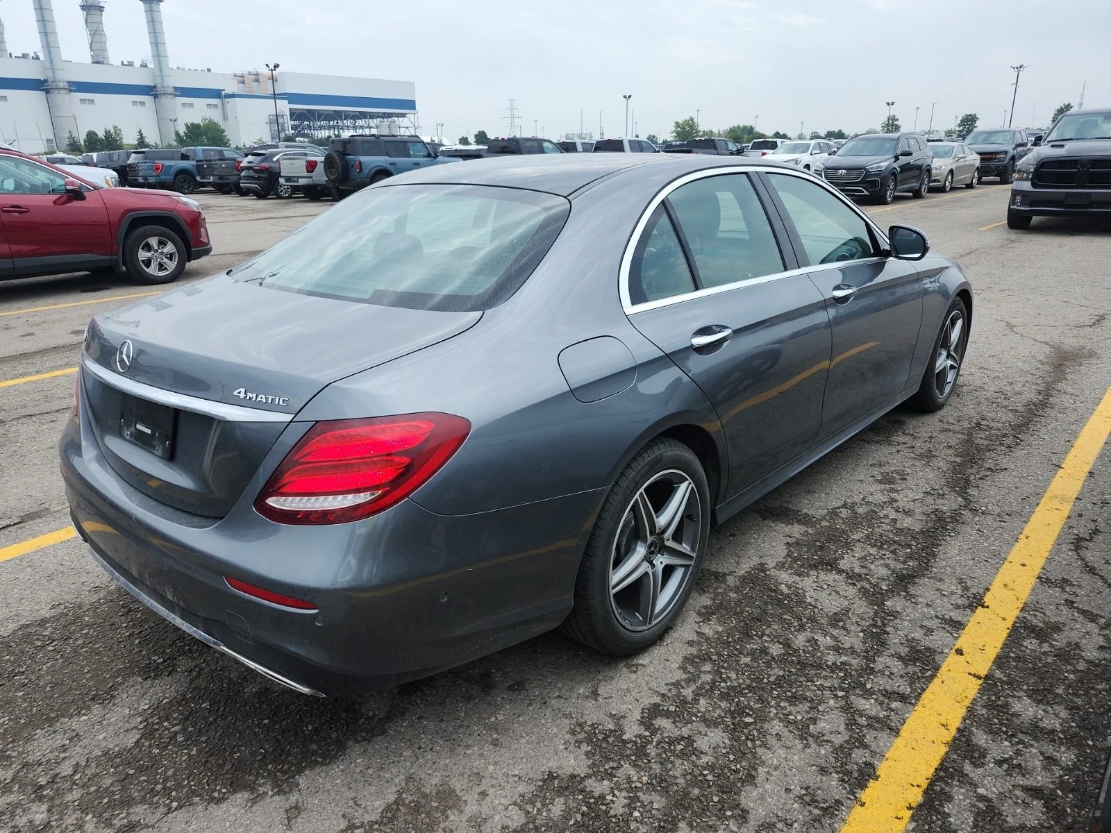 Mercedes-Benz E 300 4MATIC, снимка 3 - Автомобили и джипове - 56074868
