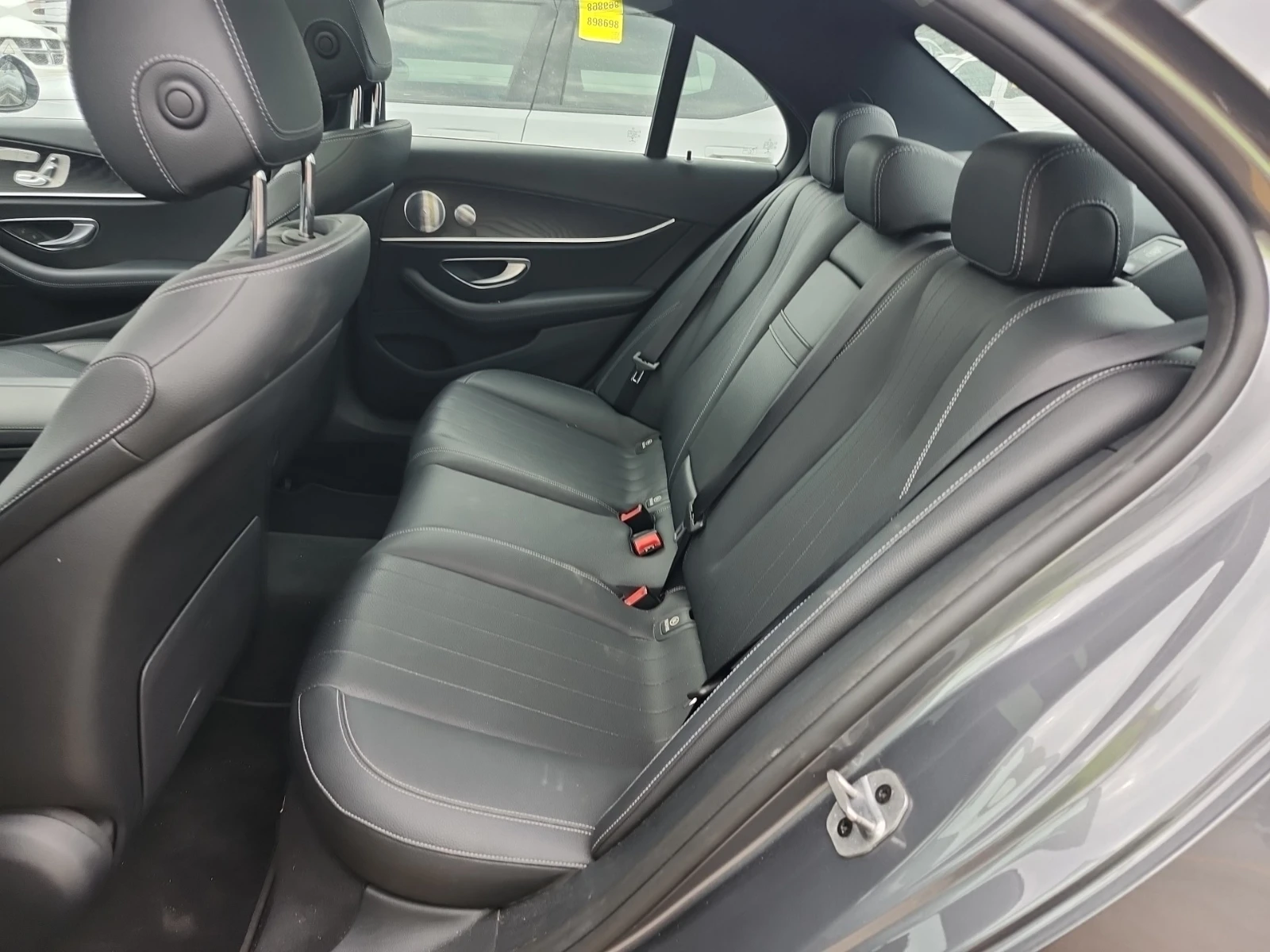 Mercedes-Benz E 300 4MATIC, снимка 9 - Автомобили и джипове - 56074868