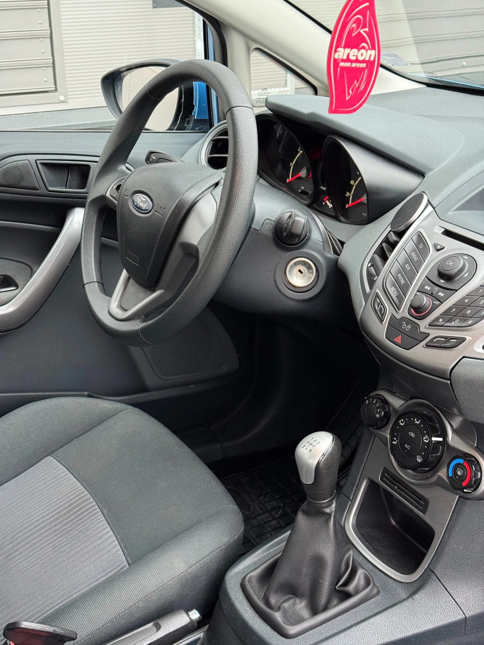 Ford Fiesta 90 000km, снимка 11 - Автомобили и джипове - 56663101
