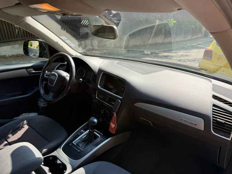 Audi Q5 2.0 TDI РЕАЛНИ КИЛОМЕТРИ, снимка 9 - Автомобили и джипове - 52442275