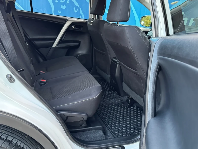Toyota Rav4 XLE / БЕЗУПРЕЧНА / ОБСЛУЖЕНА , снимка 10 - Автомобили и джипове - 51117157