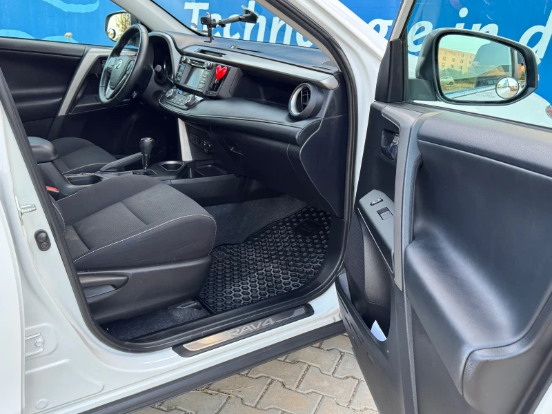 Toyota Rav4 XLE / БЕЗУПРЕЧНА / ОБСЛУЖЕНА , снимка 8 - Автомобили и джипове - 51117157
