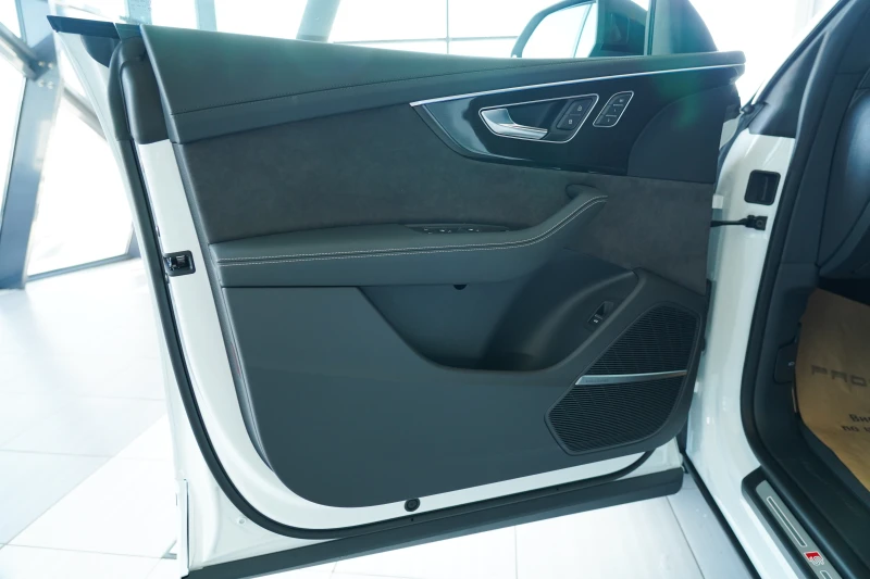 Audi SQ8 4.0 TFSI* Pano* SoftClose* , снимка 7 - Автомобили и джипове - 53535795