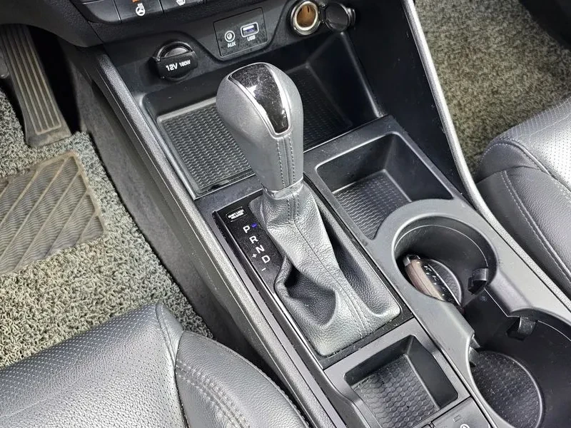 Hyundai Tucson 2.0 2WD MODERN, снимка 9 - Автомобили и джипове - 55801658